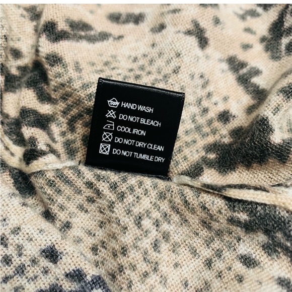 Vici Animal Print Open Front Lightweight Long Line Cardigan Size Small - Picture 5 of 8